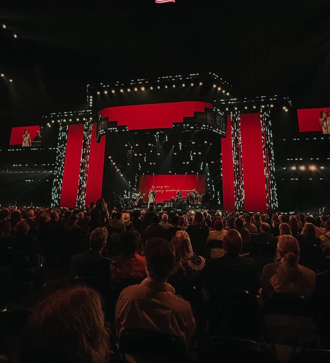 Palco do GMA Dove Awards 2025